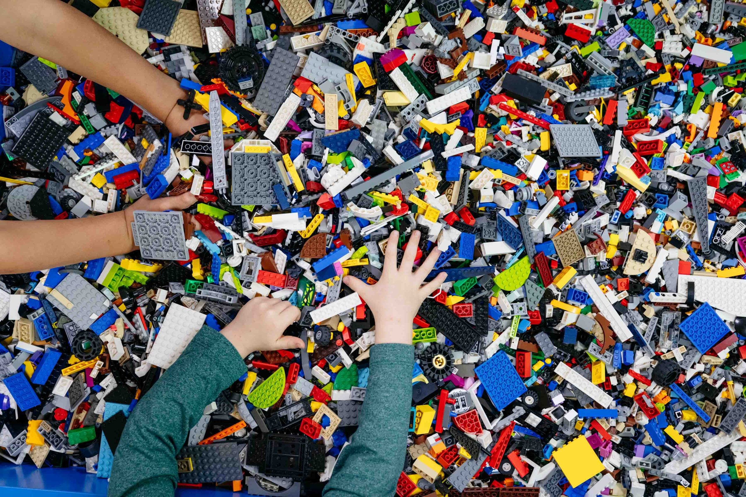 102425-BricksandMinifigs-163