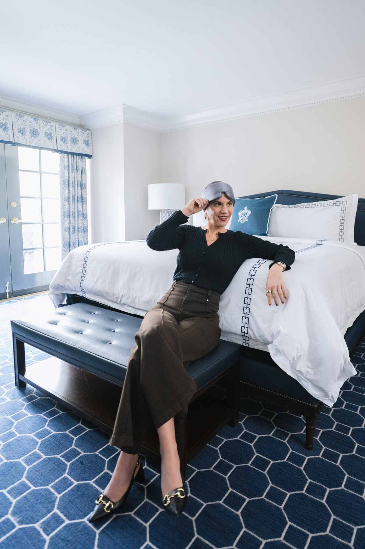 Discover Night's Kalle Simpson models her eye mask.